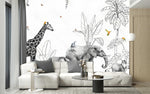 Papier Peint Bebe Foret dans un intérieur moderne et luxueux avec un grand canapé sectionnel blanc, une table basse en verre, et des touches dorées. Illustration d'une scène de savane avec des éléphants, une girafe, un singe, un oiseau et des papillons parmi des feuilles tropicales, réalisée dans un style de dessin à l'encre.