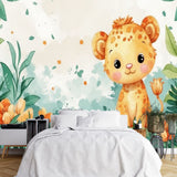 Papier Peint Animaux Chambre Bébé Exotique dans une chambre à coucher apaisante avec lit blanc, table de chevet moderne, et plantes vertes. Illustration d'une scène tropicale avec un petit lionceau adorable entouré de feuillage luxuriant et de fleurs vives dans un style de livre pour enfants.