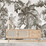 Tapisserie Enfant Foret Animaux dans un salon de style scandinave avec buffet en bois clair et décoration minimaliste. Illustration d'une scène tropicale avec un léopard, un héron, un tigre, un singe et un oiseau dans un environnement luxuriant de plantes et d'arbres.