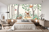 Papier Peint Panoramique Foret Enfant dans un intérieur de chambre moderne et minimaliste dans des tons naturels, lumière douce, mobilier élégant. Illustration d'une scène de forêt avec des animaux mignons, incluant un faon, un ours, un renard, un écureuil, un lapin, un hérisson et des oiseaux, entourés d'arbres et de buissons, dans un style aquarelle doux et enfantin.