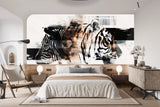 Papier Peint Explorateur Safari dans un intérieur de chambre moderne et minimaliste dans des tons naturels, lumière douce, mobilier élégant. Illustration d'un zèbre et d'un tigre fusionnés en un montage artistique, avec des éléments géométriques et des touches de pinceau surréalistes en noir, blanc, et brun.