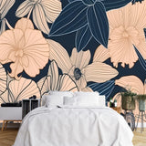 Tapisserie Tropicale Chambre Exotique dans une chambre à coucher apaisante avec lit blanc, table de chevet moderne, et plantes vertes. Illustration d'une scène florale abstraite avec des fleurs et des feuilles stylisées en tons pêche doux et bleus profonds sur un fond sombre.