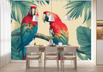 Papier Peint Foret Animaux Tropical dans une salle à manger contemporaine avec table en bois naturel, chaises beiges et éclairage suspendu blanc. Illustration de deux aras colorés perchés sur une branche entourée de grandes feuilles de palmier et d'hibiscus rouges, dans un style de livre pour enfants.