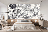 Papier Peint Tropical Noir Et Blanc Oiseaux dans un intérieur de chambre moderne et minimaliste dans des tons naturels, lumière douce, mobilier élégant. Illustration d'oiseaux perchés parmi diverses fleurs incluant des pivoines, gerberas et jacintes, réalisée en style gravure sur bois en noir et blanc.