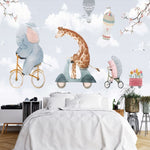 Papier Peint Elephant Girafe Voyage aérien fantaisiste avec des animaux dans une chambre à coucher apaisante avec lit blanc, table de chevet moderne, et plantes vertes.